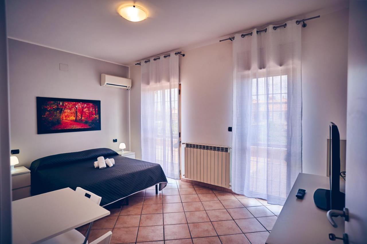Travelershome 7Metri Guesthouse تْشامبينو المظهر الخارجي الصورة