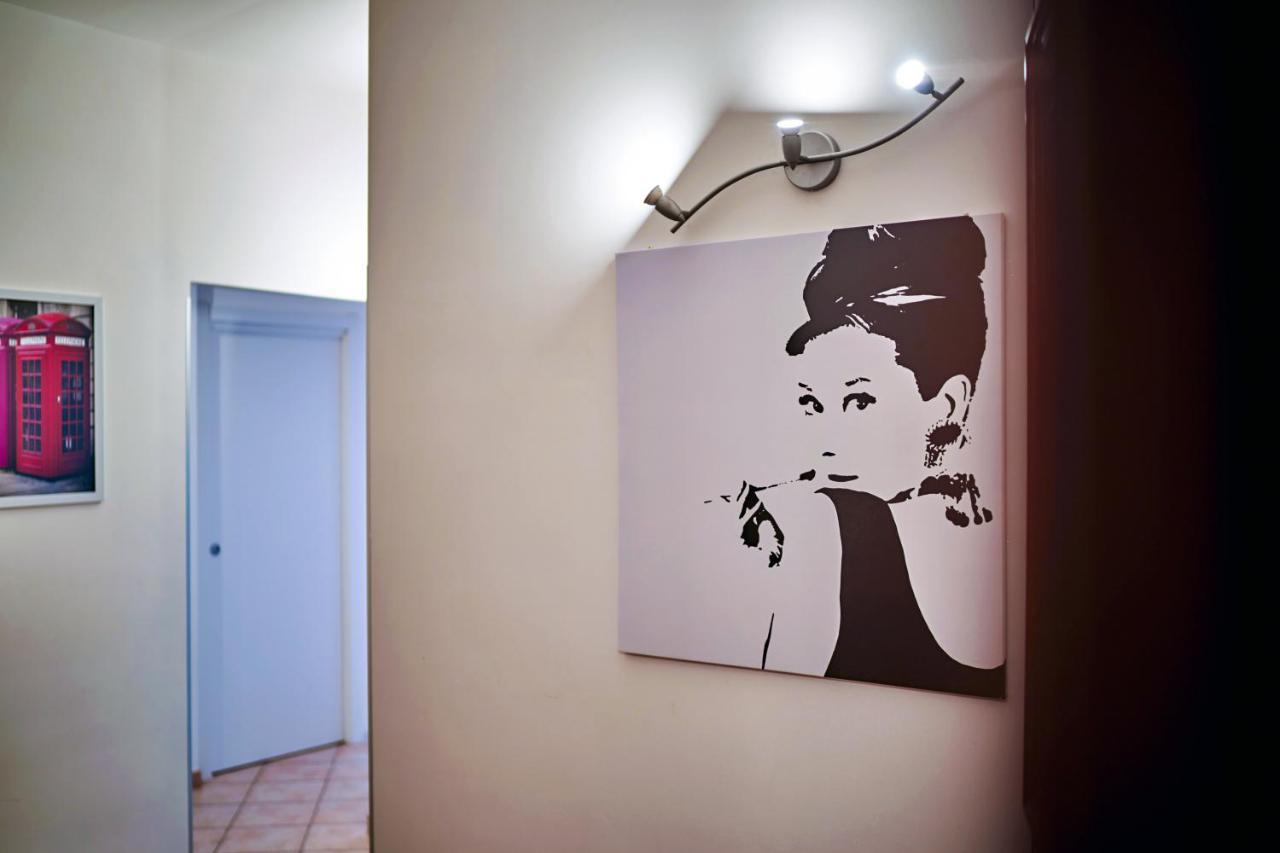 Travelershome 7Metri Guesthouse تْشامبينو المظهر الخارجي الصورة