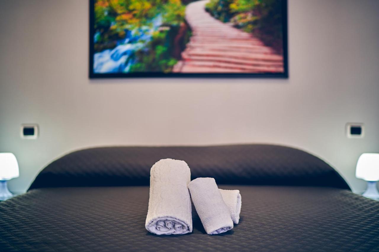 Travelershome 7Metri Guesthouse تْشامبينو المظهر الخارجي الصورة
