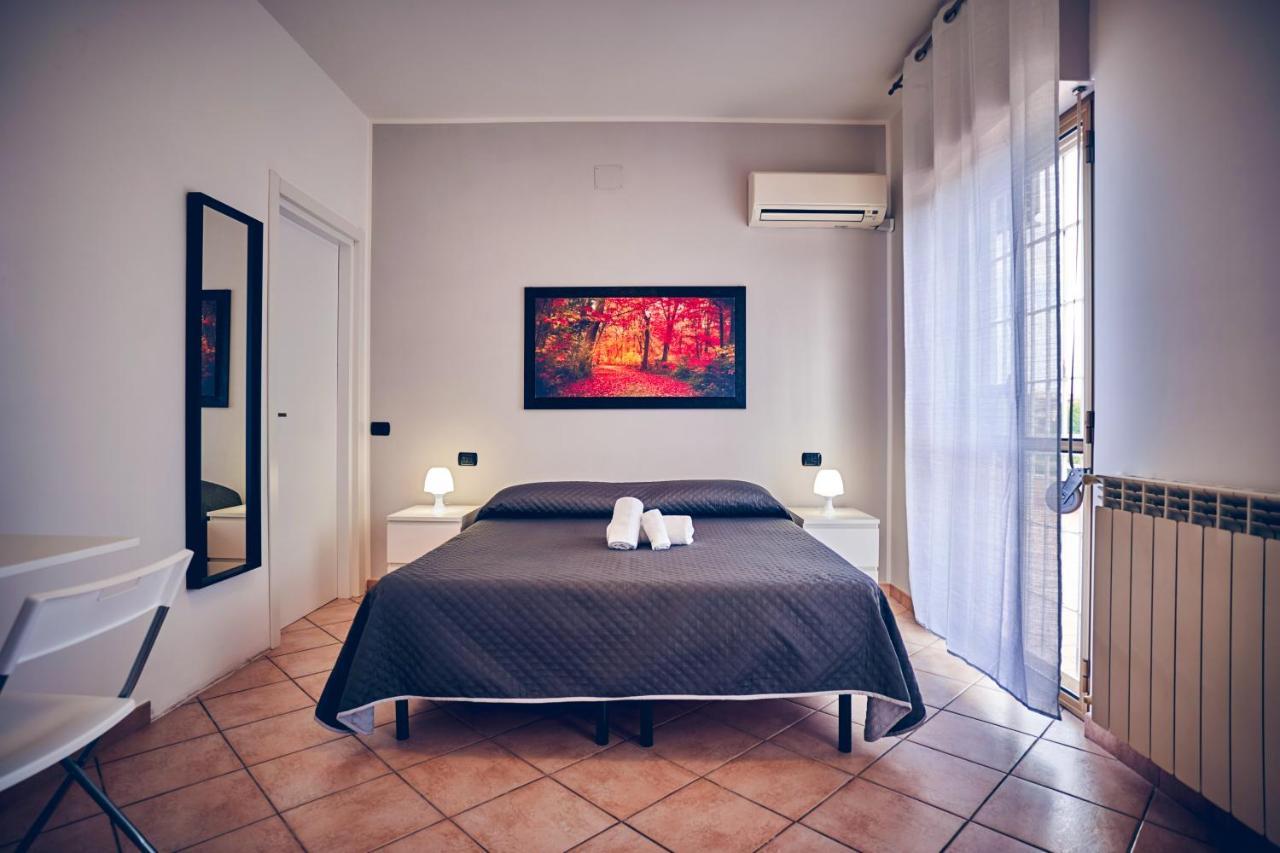 Travelershome 7Metri Guesthouse تْشامبينو المظهر الخارجي الصورة