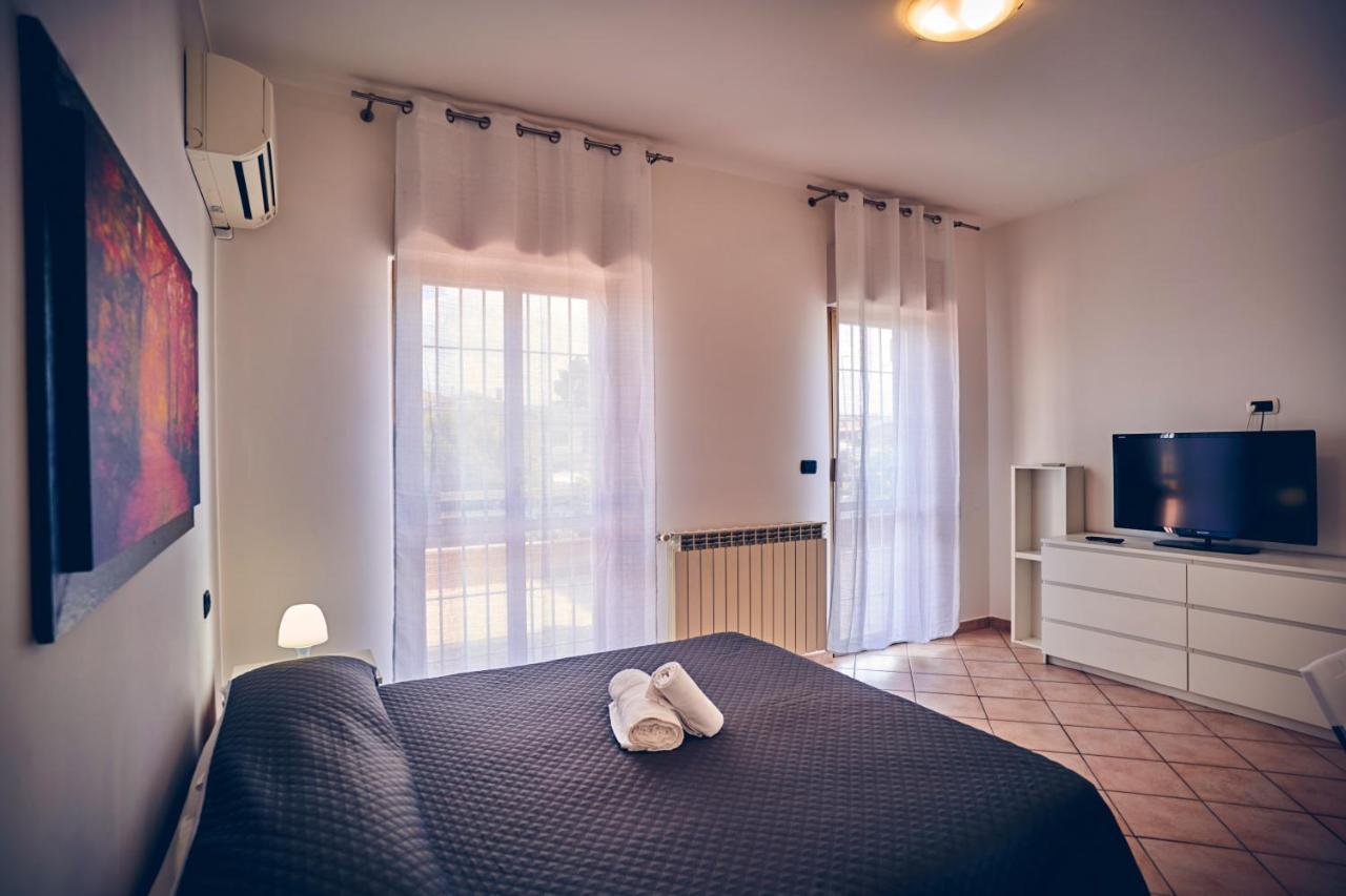 Travelershome 7Metri Guesthouse تْشامبينو المظهر الخارجي الصورة