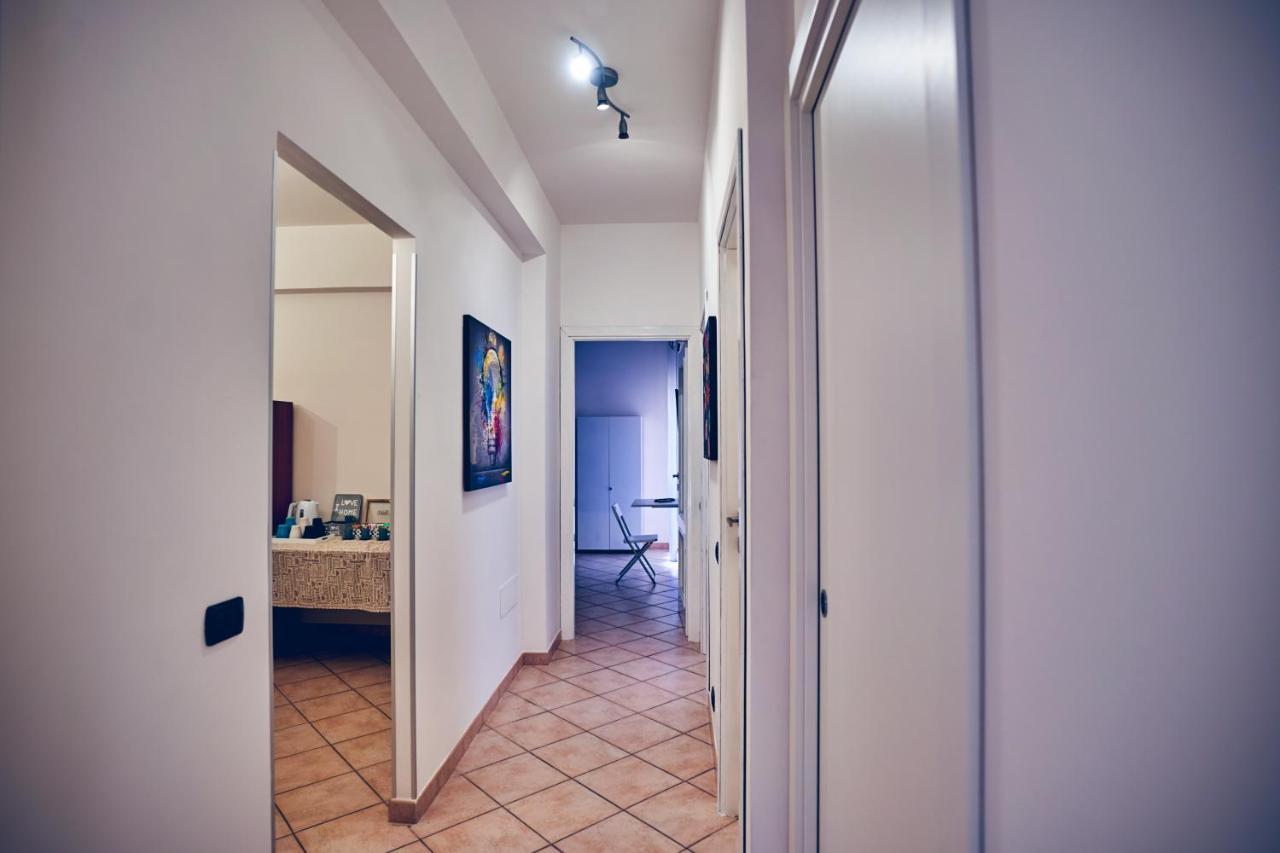 Travelershome 7Metri Guesthouse تْشامبينو المظهر الخارجي الصورة