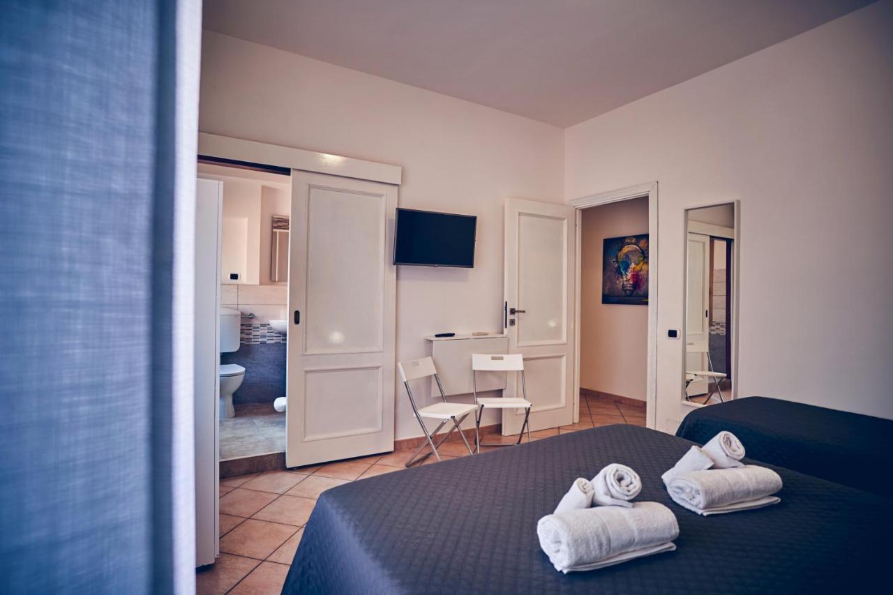 Travelershome 7Metri Guesthouse تْشامبينو المظهر الخارجي الصورة