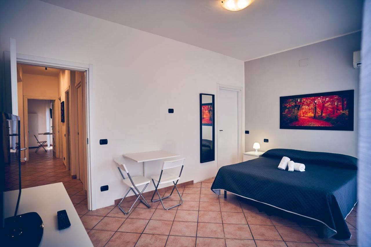 Travelershome 7Metri Guesthouse تْشامبينو المظهر الخارجي الصورة