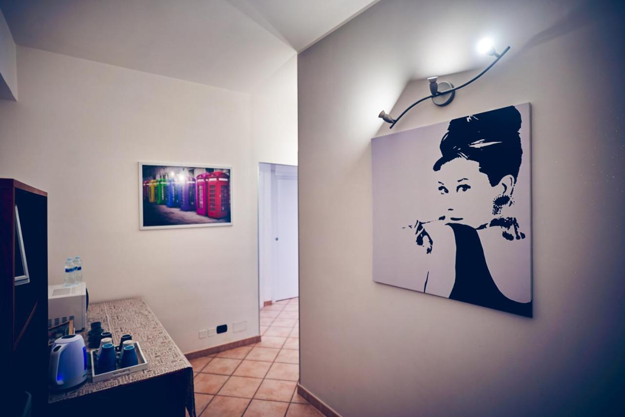 Travelershome 7Metri Guesthouse تْشامبينو المظهر الخارجي الصورة
