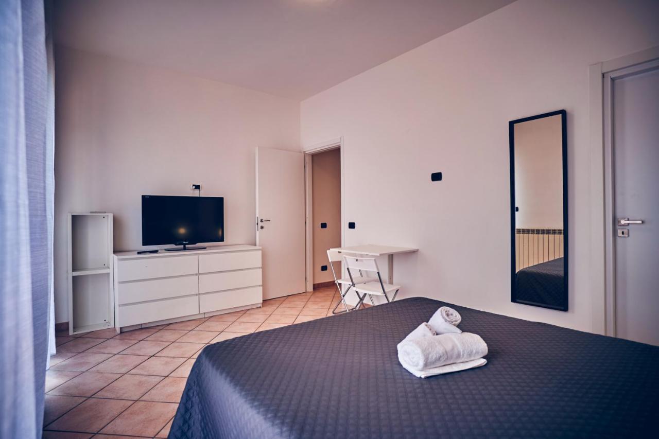 Travelershome 7Metri Guesthouse تْشامبينو المظهر الخارجي الصورة