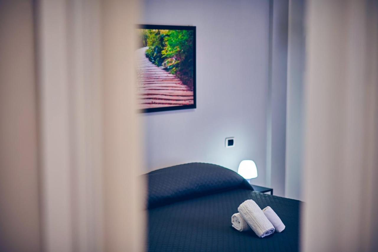 Travelershome 7Metri Guesthouse تْشامبينو المظهر الخارجي الصورة