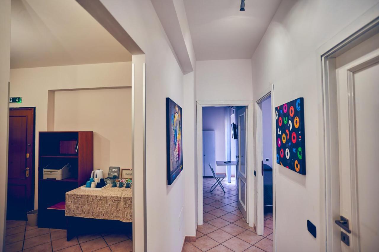 Travelershome 7Metri Guesthouse تْشامبينو المظهر الخارجي الصورة