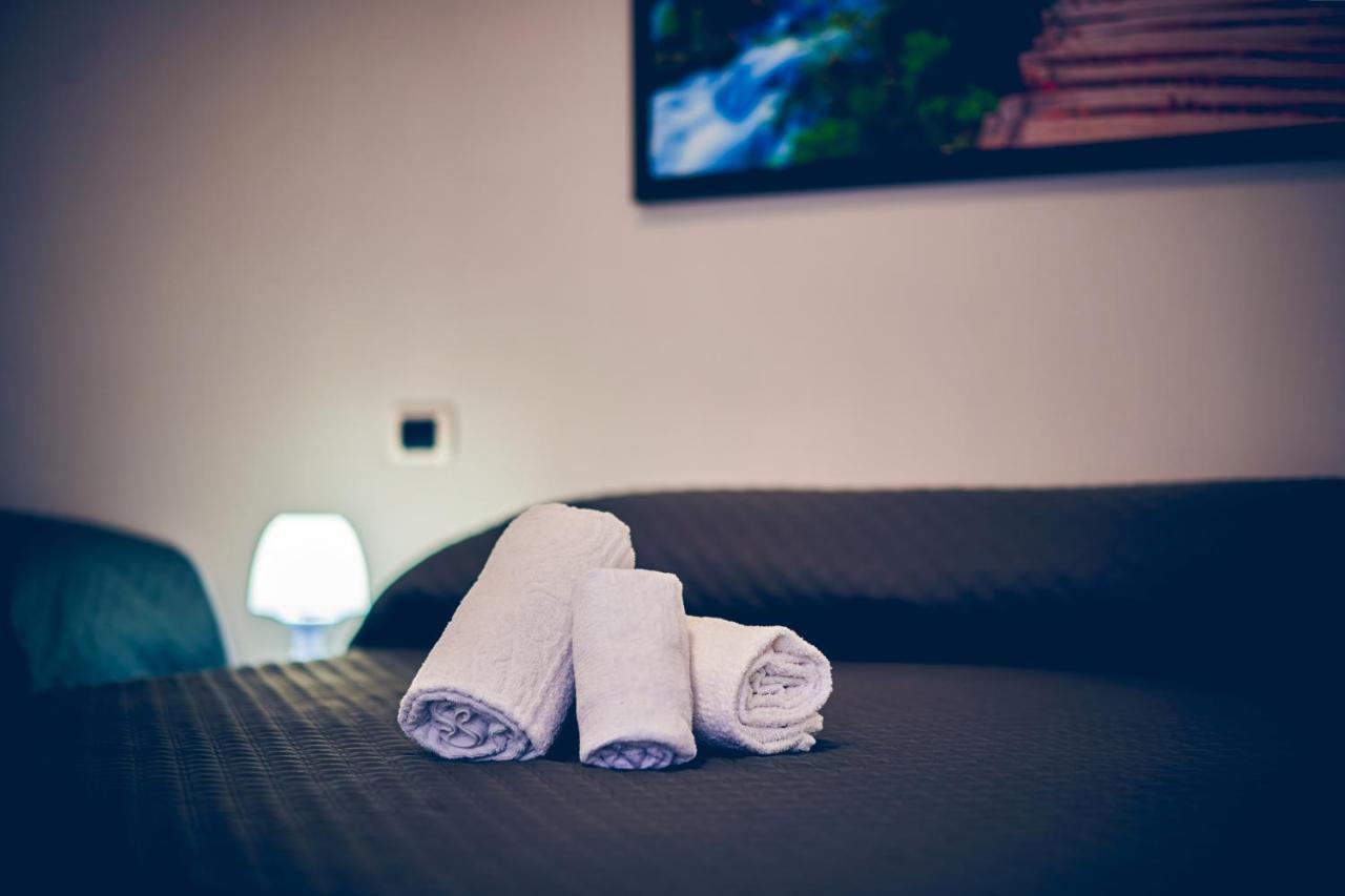 Travelershome 7Metri Guesthouse تْشامبينو المظهر الخارجي الصورة
