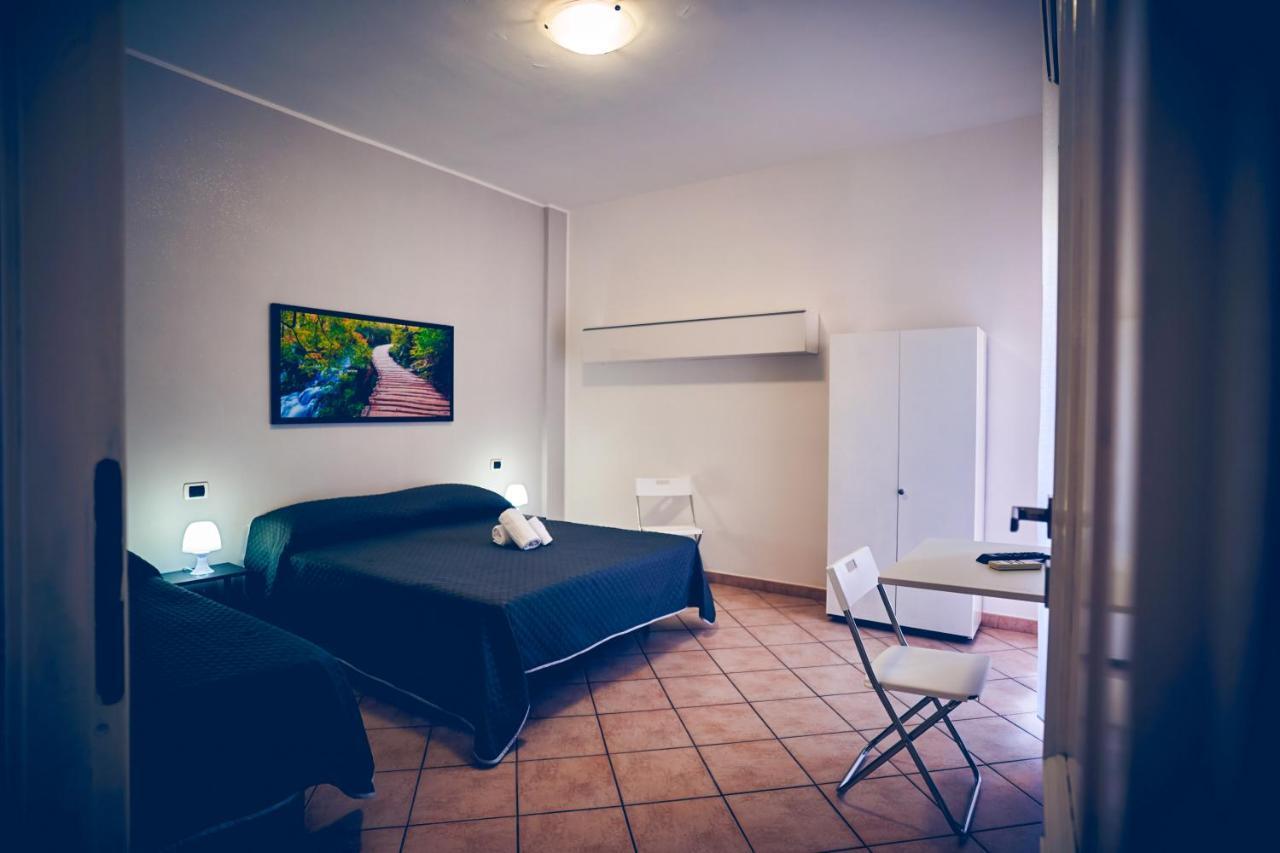 Travelershome 7Metri Guesthouse تْشامبينو المظهر الخارجي الصورة