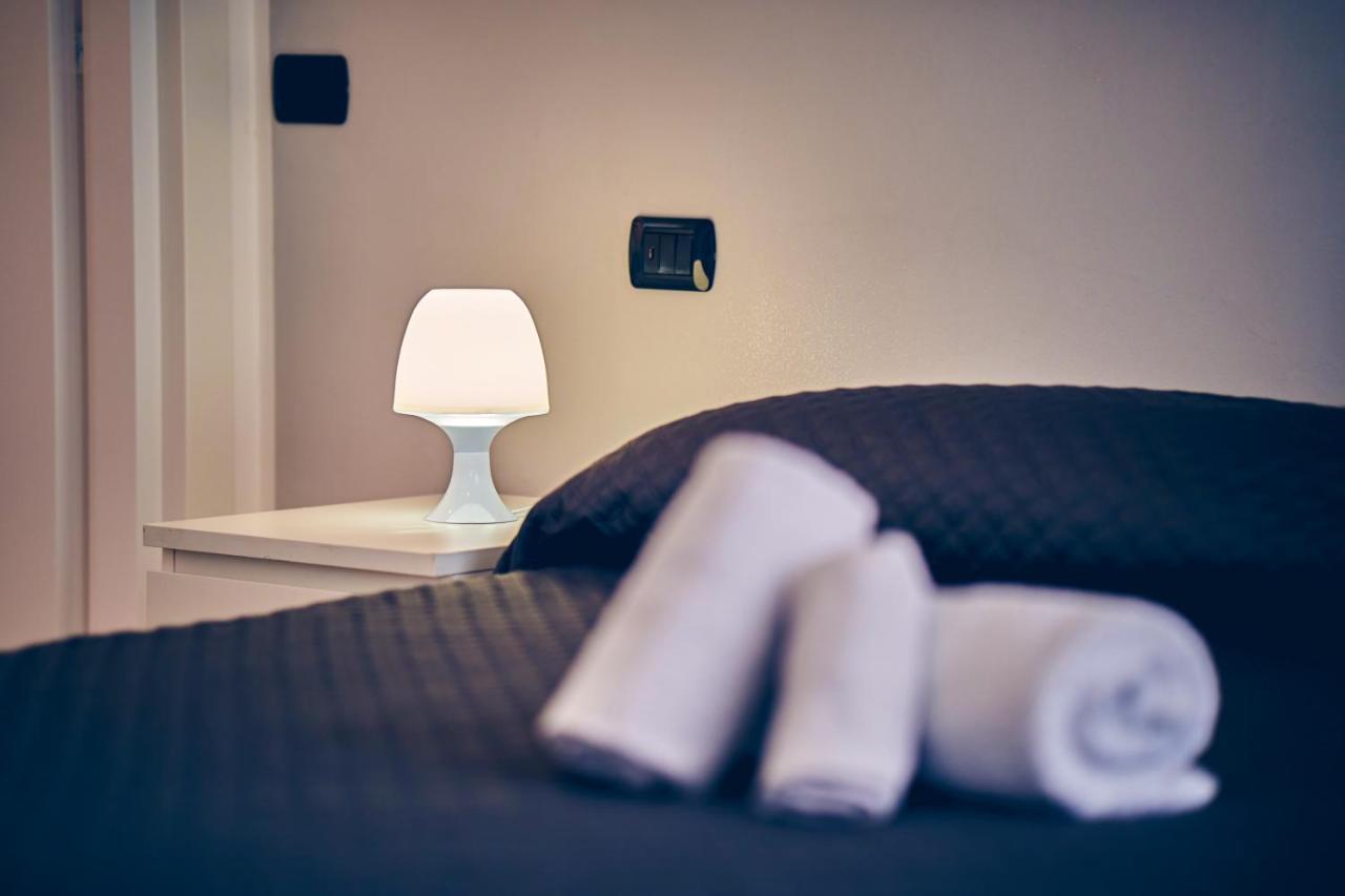 Travelershome 7Metri Guesthouse تْشامبينو المظهر الخارجي الصورة