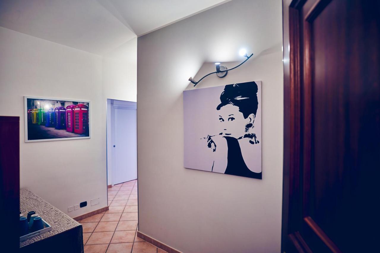Travelershome 7Metri Guesthouse تْشامبينو المظهر الخارجي الصورة