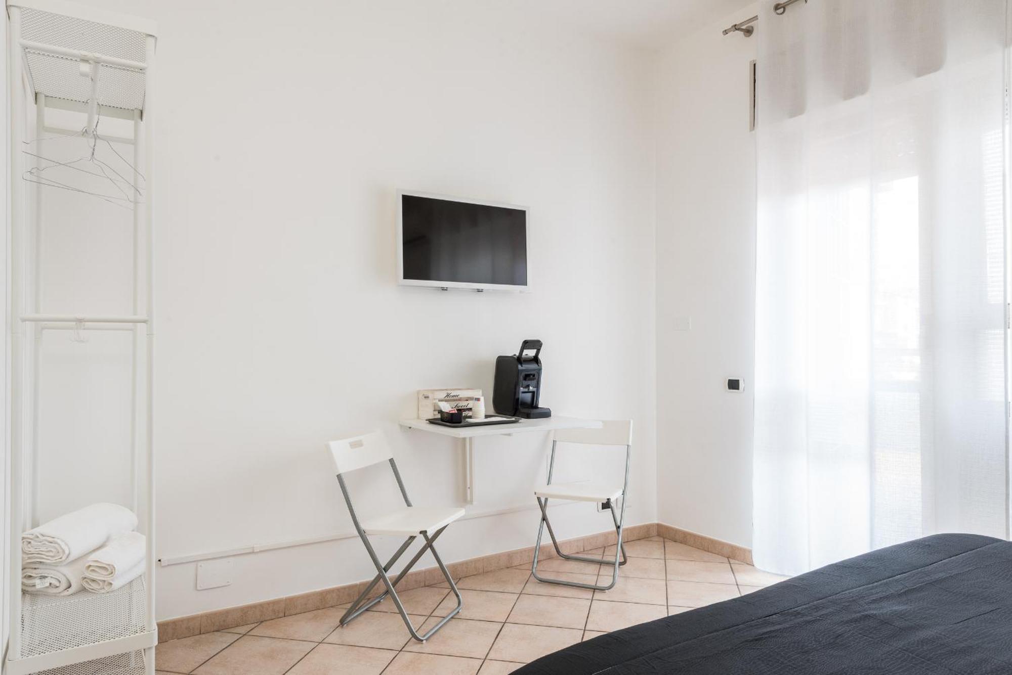 Travelershome 7Metri Guesthouse تْشامبينو المظهر الخارجي الصورة
