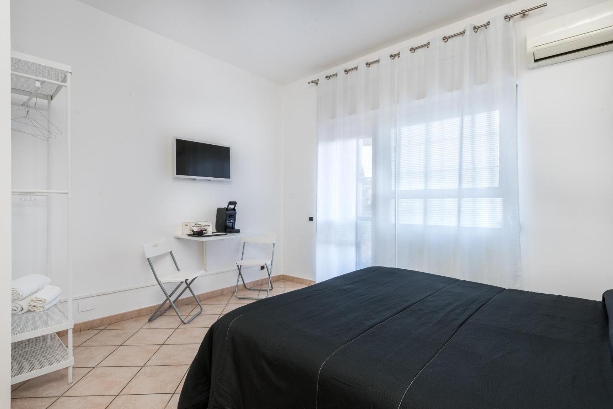 Travelershome 7Metri Guesthouse تْشامبينو المظهر الخارجي الصورة